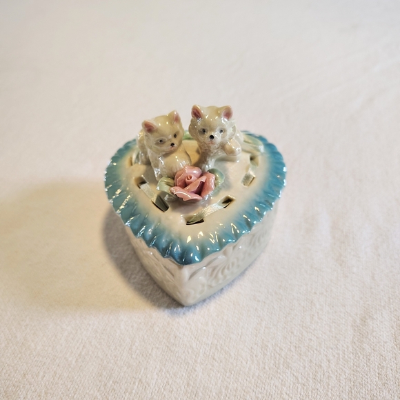 Heart-Shaped Ceramic Trinket Box with Cats - Picture 2 of 8
